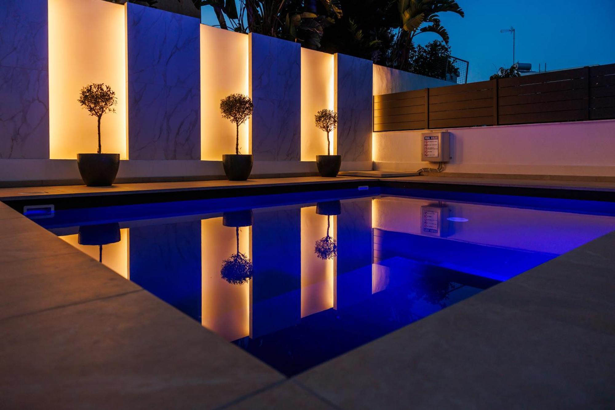 Villa Cozy Breeze - Chic With Amazing Pool & Bbq Alethriko